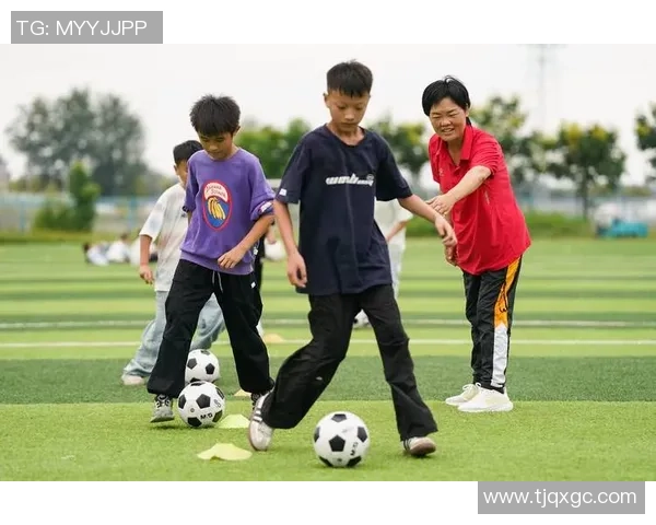 假小子追逐足球梦想与明星的青春故事